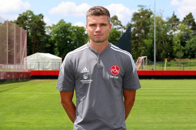 23.06.2022 - 1. FC Nürnberg FCN Club - Saison 2022 2023 - Fototermin Porträttermin Pressetermin Präsentation - Einzelbild Einzelfoto Portrait Porträt Kopfbild - DaMa - Einzelfoto Einzelbild Portrait Porträt Kopfbild - Robert Klauß Klauss (Trainer Cheftrainer 1. FC Nürnberg FCN )