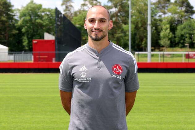 23.06.2022 - 1. FC Nürnberg FCN Club - Saison 2022 2023 - Fototermin Porträttermin Pressetermin Präsentation - Einzelbild Einzelfoto Portrait Porträt Kopfbild - DaMa - Einzelfoto Einzelbild Portrait Porträt Kopfbild - Gerald Stürzenhofecker Stuerzenhofecker (Athletik- und Reha-Trainer 1. FC Nürnberg FCN )