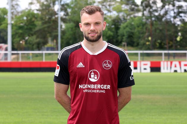 23.06.2022 - 1. FC Nürnberg FCN Club - Saison 2022 2023 - Fototermin Porträttermin Pressetermin Präsentation - Einzelbild Einzelfoto Portrait Porträt Kopfbild - DaMa - Einzelfoto Einzelbild Portrait Porträt Kopfbild - Manuel Wintzheimer (18, 1. FC Nürnberg FCN )