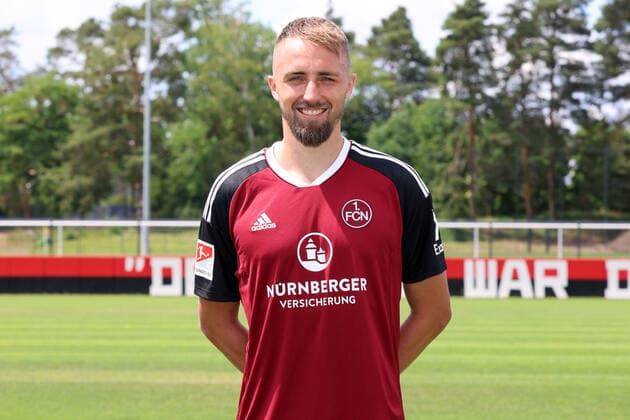 23.06.2022 - 1. FC Nürnberg FCN Club - Saison 2022 2023 - Fototermin Porträttermin Pressetermin Präsentation - Einzelbild Einzelfoto Portrait Porträt Kopfbild - DaMa - Einzelfoto Einzelbild Portrait Porträt Kopfbild - Florian Hübner Huebner (19, 1. FC Nürnberg FCN )