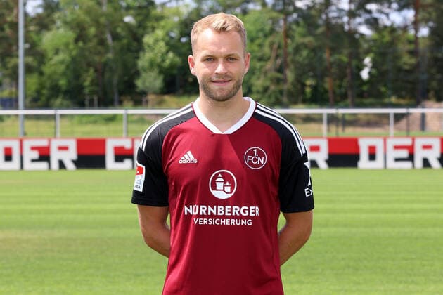 23.06.2022 - 1. FC Nürnberg FCN Club - Saison 2022 2023 - Fototermin Porträttermin Pressetermin Präsentation - Einzelbild Einzelfoto Portrait Porträt Kopfbild - DaMa - Einzelfoto Einzelbild Portrait Porträt Kopfbild - Pascal Köpke Koepke (20, 1. FC Nürnberg FCN )
