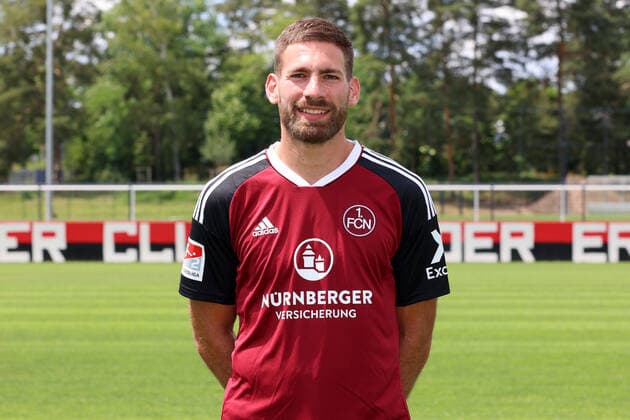 23.06.2022 - 1. FC Nürnberg FCN Club - Saison 2022 2023 - Fototermin Porträttermin Pressetermin Präsentation - Einzelbild Einzelfoto Portrait Porträt Kopfbild - DaMa - Einzelfoto Einzelbild Portrait Porträt Kopfbild - Enrico Valentini (22, 1. FC Nürnberg FCN )