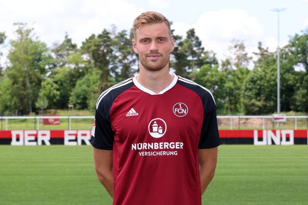 23.06.2022 - 1. FC Nürnberg FCN Club - Saison 2022 2023 - Fototermin Porträttermin Pressetermin Präsentation - Einzelbild Einzelfoto Portrait Porträt Kopfbild - DaMa - Einzelfoto Einzelbild Portrait Porträt Kopfbild - Asger Sörensen Soerensen (4, 1. FC Nürnberg FCN )