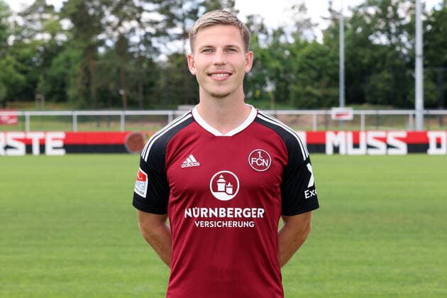 23.06.2022 - 1. FC Nürnberg FCN Club - Saison 2022 2023 - Fototermin Porträttermin Pressetermin Präsentation - Einzelbild Einzelfoto Portrait Porträt Kopfbild - DaMa - Einzelfoto Einzelbild Portrait Porträt Kopfbild - Lino Tempelmann (6, 1. FC Nürnberg FCN )