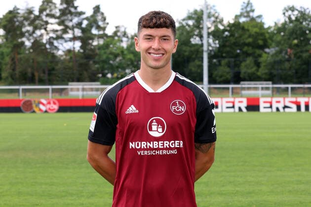 23.06.2022 - 1. FC Nürnberg FCN Club - Saison 2022 2023 - Fototermin Porträttermin Pressetermin Präsentation - Einzelbild Einzelfoto Portrait Porträt Kopfbild - DaMa - Einzelfoto Einzelbild Portrait Porträt Kopfbild - Taylan Duman (8, 1. FC Nürnberg FCN )