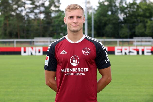 23.06.2022 - 1. FC Nürnberg FCN Club - Saison 2022 2023 - Fototermin Porträttermin Pressetermin Präsentation - Einzelbild Einzelfoto Portrait Porträt Kopfbild - DaMa - Einzelfoto Einzelbild Portrait Porträt Kopfbild - Fabian Nürnberger Nuernberger (15, 1. FC Nürnberg FCN )