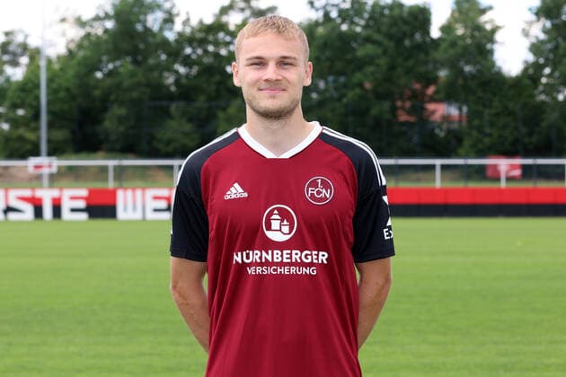 23.06.2022 - 1. FC Nürnberg FCN Club - Saison 2022 2023 - Fototermin Porträttermin Pressetermin Präsentation - Einzelbild Einzelfoto Portrait Porträt Kopfbild - DaMa - Einzelfoto Einzelbild Portrait Porträt Kopfbild - Tim Handwerker (29, 1. FC Nürnberg FCN )