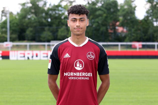 23.06.2022 - 1. FC Nürnberg FCN Club - Saison 2022 2023 - Fototermin Porträttermin Pressetermin Präsentation - Einzelbild Einzelfoto Portrait Porträt Kopfbild - DaMa - Einzelfoto Einzelbild Portrait Porträt Kopfbild - Nathaniel Brown (35, 1. FC Nürnberg FCN )