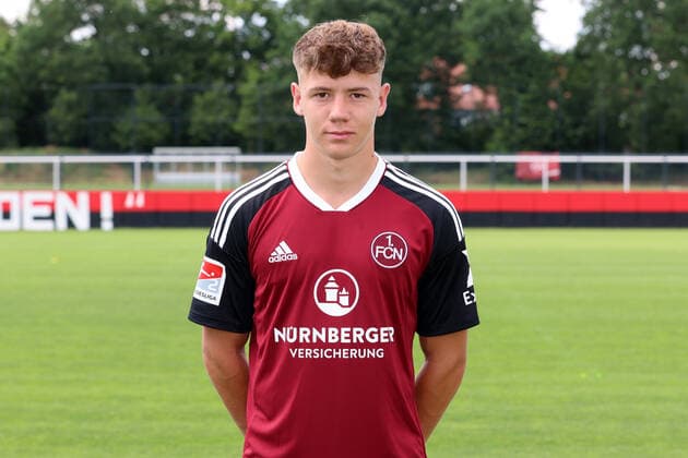 23.06.2022 - 1. FC Nürnberg FCN Club - Saison 2022 2023 - Fototermin Porträttermin Pressetermin Präsentation - Einzelbild Einzelfoto Portrait Porträt Kopfbild - DaMa - Einzelfoto Einzelbild Portrait Porträt Kopfbild - Niklas Jahn (37, 1. FC Nürnberg FCN )