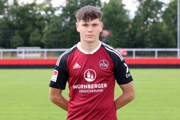 23.06.2022 - 1. FC Nürnberg FCN Club - Saison 2022 2023 - Fototermin Porträttermin Pressetermin Präsentation - Einzelbild Einzelfoto Portrait Porträt Kopfbild - DaMa - Einzelfoto Einzelbild Portrait Porträt Kopfbild - Pascal Fuchs (40, 1. FC Nürnberg FCN )