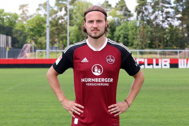 23.06.2022 - 1. FC Nürnberg FCN Club - Saison 2022 2023 - Fototermin Porträttermin Pressetermin Präsentation - Einzelbild Einzelfoto Portrait Porträt Kopfbild - DaMa - Einzelfoto Einzelbild Portrait Porträt Kopfbild - Felix Lohkemper (7, 1. FC Nürnberg FCN )