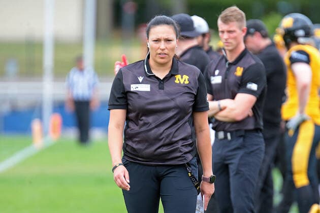 26.06.2022, xovx, American Football GFL, Marburg Mercenaries - Munich Cowboys Headcoach Nadine Nurasyid (Munich Cowboys) Marburg Georg-Gassmann-Stadion Hessen Deutschland (DE) *** 26 06 2022, xovx, American Football GFL, Marburg Mercenaries Munich Cowboys Headcoach Nadine Nurasyid Munich Cowboys Marburg Georg Gassmann Stadion Hessen Germany DE