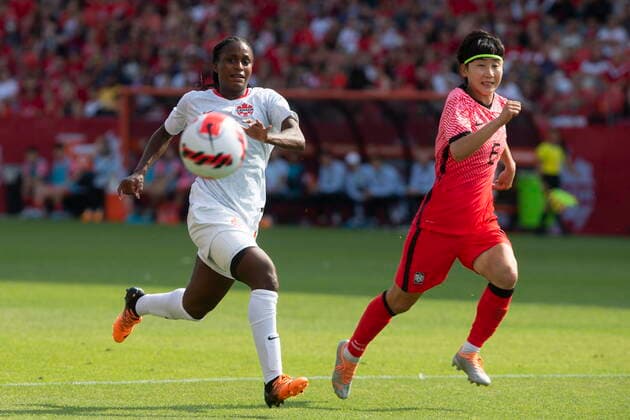 Fußball, Frauen Länderspiel, Kanada - Südkorea June 26, 2022, TORONTO, ON, CAN: Canada s Nichelle Prince chases down the ball with Republic of Korea s Seonjoo Lim during second half International Friendly, Länderspiel, Nationalmannschaft women s soccer action Toronto, on Sunday June 26, 2022. Nichelle Prince; Seonjoo Lim - ZUMAc35_ 20220626_zaf_c35_112 Copyright: xChrisxYoungx