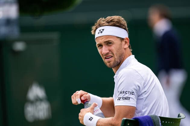 220627 Casper Ruud of Norway competes in a first round singles tennis match during day 1 of Wimbledon on June 27, 2022 in London. Photo: Mathias Bergeld BILDBYRAN kod MB MB0412 tennis wimbledon day 1 bbeng norge norway Copyright: MATHIASxBERGELD BB220627MB017