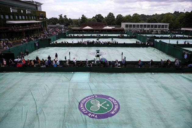 Sport Themen der Woche KW26 Sport Bilder des Tages Tennis - Wimbledon (Day 1) 27th June 2022 - Tennis - Wimbledon (Day 1) - A general view (GV) of the outside courts with the rain covers pulled over - Photo: Simon Stacpoole Offside. London UK *** Tennis Wimbledon Tag 1 27. Juni 2022 Tennis Wimbledon Tag 1 Eine Gesamtansicht GV der Außenplätze mit den Regenabdeckungen Foto Simon Stacpoole Abseits London UK  Copyright: xSimonxStacpoolexOffside