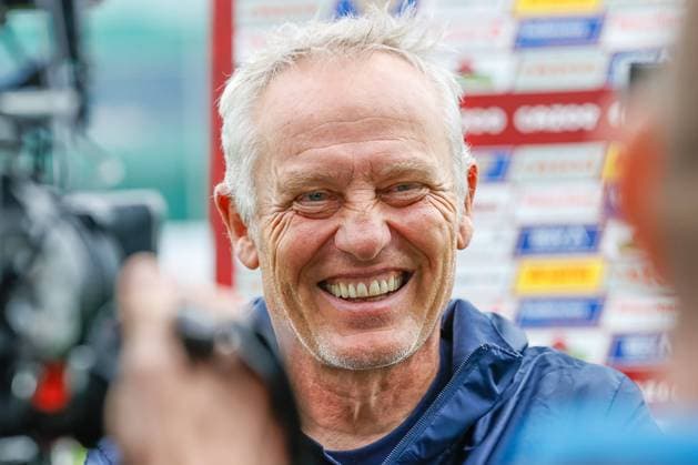 Sport Themen der Woche KW26 Sport Bilder des Tages Christian Streich (SC Freiburg, Trainer), GER, Trainingsauftakt SC Freiburg, Spielzeit 2022 2023, Fussball, Bundesliga,27.06.2022 DFL REGULATIONS PROHIBIT ANY USE OF PHOTOGRAPHS AS IMAGE SEQUENCES AND OR QUASI-VIDEO. GER, Trainingsauftakt SC Freiburg, Fussball, Bundesliga, Spielzeit 2022 2023, 27.06.2022 Freiburg im Breisgau *** Christian Streich SC Freiburg, coach , GER, training kick-off SC Freiburg, season 2022 2023, football, Bundesliga,27 06 2022 DFL REGULATES PROHIBIT ANY USE OF PHOTOGRAPHS AS IMAGE SEQUENCES AND OR QUASI VIDEO GER, training kick-off SC Freiburg, football, Bundesliga, season 2022 2023, 27 06 2022 Freiburg im Breisgau Copyright: xEibner-Pressefoto GrantxHubbsx EP_GHS