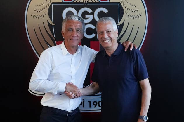 Sport Bilder des Tages Jean Pierre Rivere (president de l OGC Nice) - Lucien Favre (entraineur de l™OGC Nice) FOOTBALL : Lucien Favre nouvel entraineur de l™OGC Nice - ConfÃ rence de presse - Nice - 27 06 2022 NorbertScanella Panoramic 