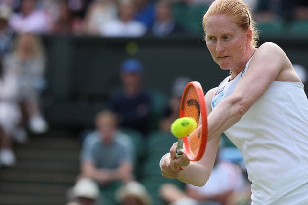 Belgian Alison Van Uytvanck pictured in action during a first round game in the women s singles tournament between Belgian Van Uytvanck WTA, Tennis Damen 46) and Great-Britain s Raducanu (WTA 11) at the 2022 Wimbledon grand slam tennis tournament at the All England Tennis Club, in south-west London, Britain, Monday 27 June 2022. BENOITxDOPPAGNE  x36698446x
