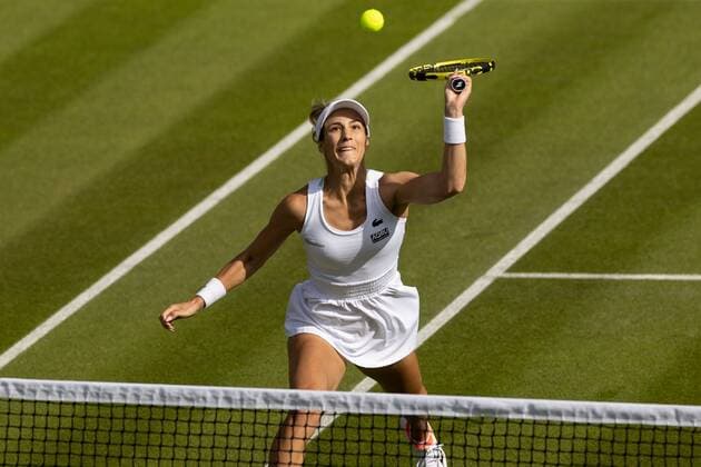 Mandatory Credit: Photo by Ella Ling Shutterstock (13002016bm) Bernarda Pera during her first round match Wimbledon Tennis Championships, Day 1, The All England Lawn Tennis and Croquet Club, London, UK - 27 Jun 2022 Wimbledon Tennis Championships, Day 1, The All England Lawn Tennis and Croquet Club, London, UK - 27 Jun 2022  Copyright: xEllaxLing Shutterstockx 13002016bm