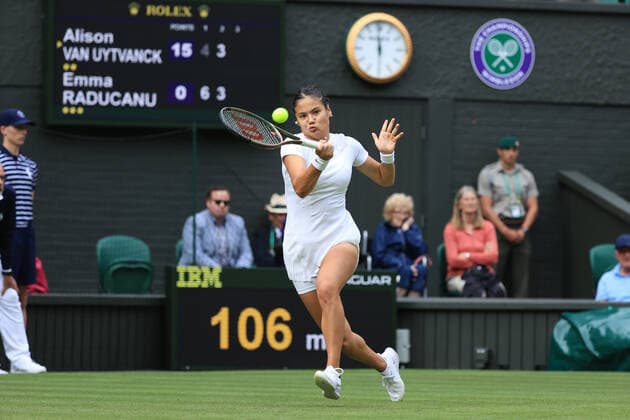 Tennis - Wimbledon (Day 1) 27th June 2022 - Tennis - Wimbledon (Day 1) - Emma Raducanu (GBR) in action during her Ladies Singles 1st Round match against Alison Van Uytvanck (BEL) - Photo: Simon Stacpoole Offside. London UK Copyright: xSimonxStacpoolexOffside
