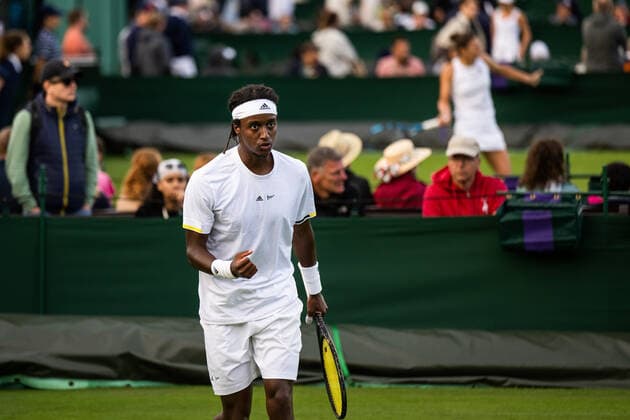 220627 Mikael Ymer of Sweden celebrates when competing in a first round singles tennis match during day 1 of Wimbledon on June 27, 2022 in London. Photo: Mathias Bergeld BILDBYRAN kod MB MB0412 tennis wimbledon day 1 bbeng sweden sverige jubel Copyright: MATHIASxBERGELD BB220627MB104