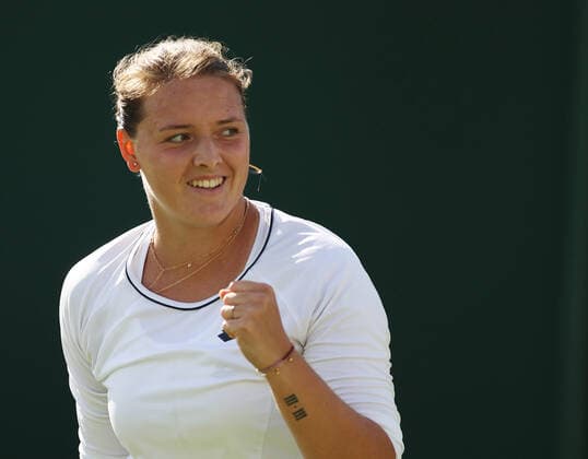 (220628) -- LONDON, June 28, 2022 -- Jule Niemeier reacts during the women s singles first round match between Jule Niemeier of Germany and Wang Xiyu of China at Wimbledon Tennis Championship in London, Britain, on June 27, 2022. ) (SP)BRITAIN-LONDON-TENNIS-WIMBLEDON-DAY 1 LixYing 