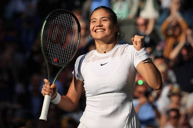 Tennis - Wimbledon (Day 1) 27th June 2022 - Tennis - Wimbledon (Day 1) - Emma Raducanu (GBR) celebrates her victory over Alison Van Uytvanck (BEL) in their Ladies Singles 1st Round match - Photo: Simon Stacpoole Offside. London UK Copyright: xSimonxStacpoolexOffside
