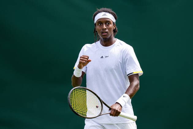 220628 Mikael Ymer of Sweden celebrates after winning his first round singles tennis match during day 2 of Wimbledon on June 28, 2022 in London. Photo: Mathias Bergeld BILDBYRAN kod MB MB0413 tennis wimbledon day 2 bbeng sweden sverige jubel Copyright: MATHIASxBERGELD BB220628MB001