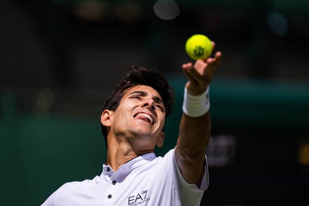 220628 Christian Garin of Chile competes in a first round singles tennis match during day 2 of Wimbledon on June 28, 2022 in London. Photo: Mathias Bergeld BILDBYRAN kod MB MB0413 tennis wimbledon day 2 bbeng chile Copyright: MATHIASxBERGELD BB220628MB010