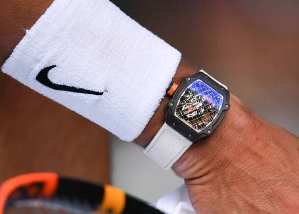 Sport Bilder des Tages Mandatory Credit: Photo by James Veysey Shutterstock (13002287dl) The watch of Rafael Nadal during his first round match Wimbledon Tennis Championships, Day 2, The All England Lawn Tennis and Croquet Club, London, UK - 28 Jun 2022 Wimbledon Tennis Championships, Day 2, The All England Lawn Tennis and Croquet Club, London, UK - 28 Jun 2022  Copyright: xJamesxVeysey Shutterstockx 13002287dl