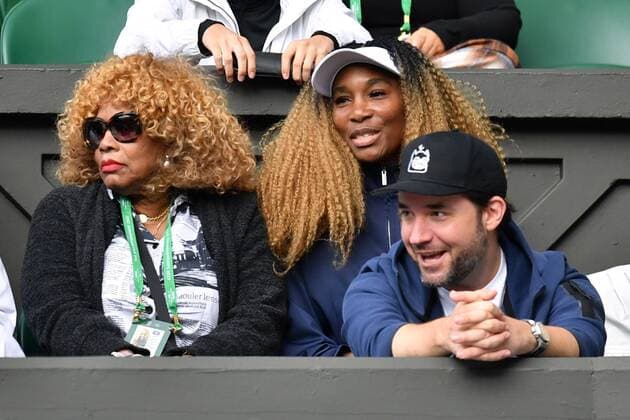 Mandatory Credit: Photo by James Veysey Shutterstock (13002287fc) Oracene Price, Venus Williams and Alexis Ohanian in the players box Wimbledon Tennis Championships, Day 2, The All England Lawn Tennis and Croquet Club, London, UK - 28 Jun 2022 Wimbledon Tennis Championships, Day 2, The All England Lawn Tennis and Croquet Club, London, UK - 28 Jun 2022  Copyright: xJamesxVeysey Shutterstockx 13002287fc