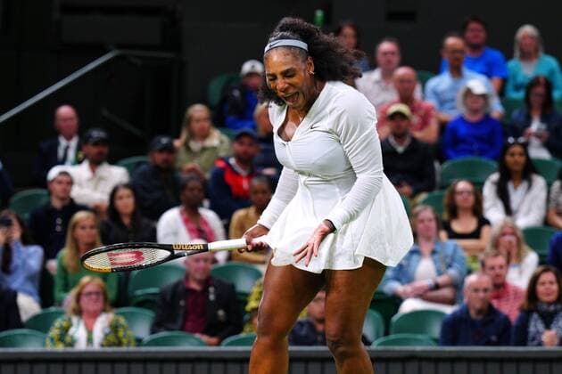 Sport Themen der Woche KW26 Sport Bilder des Tages Mandatory Credit: Photo by Javier Garcia Shutterstock (13002021nc) Serena Williams reacts during her first round match Wimbledon Tennis Championships, Day 2, The All England Lawn Tennis and Croquet Club, London, UK - 28 Jun 2022 Wimbledon Tennis Championships, Day 2, The All England Lawn Tennis and Croquet Club, London, UK - 28 Jun 2022  Copyright: xJavierxGarcia Shutterstockx 13002021nc