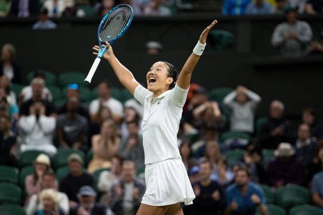 Sport Themen der Woche KW26 Sport Bilder des Tages Mandatory Credit: Photo by Ella Ling Shutterstock (13002020fj) Harmony Tancelebrates winning her first round match against Serena Williams Wimbledon Tennis Championships, Day 2, The All England Lawn Tennis and Croquet Club, London, UK - 28 Jun 2022 Wimbledon Tennis Championships, Day 2, The All England Lawn Tennis and Croquet Club, London, UK - 28 Jun 2022  Copyright: xEllaxLing Shutterstockx 13002020fj