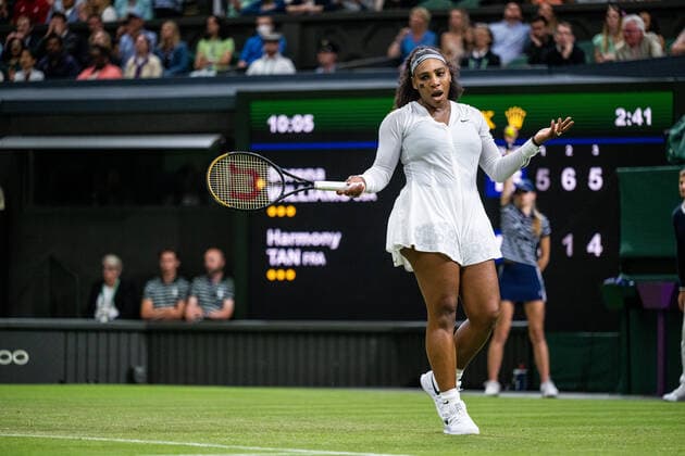 220628 Serena Williams of USA competes in a first round singles tennis match during day 2 of Wimbledon on June 28, 2022 in London. Photo: Mathias Bergeld BILDBYRAN kod MB MB0413 tennis wimbledon day 2 bbeng usa Copyright: MATHIASxBERGELD BB220628MB051