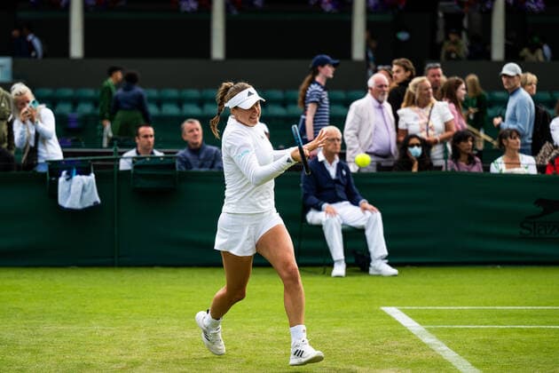 220628 Rebecca Peterson of Sweden competes in a first round singles tennis match during day 2 of Wimbledon on June 28, 2022 in London. Photo: Mathias Bergeld BILDBYRAN kod MB MB0413 tennis wimbledon day 2 bbeng sweden sverige Copyright: MATHIASxBERGELD BB220628MB073