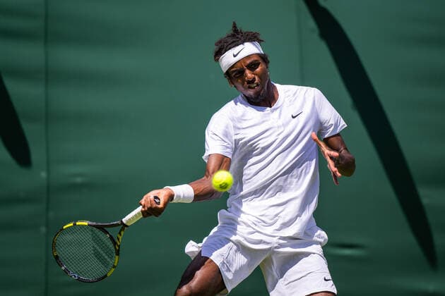 220628 Elias Ymer of Sweden competes in a first round singles tennis match during day 2 of Wimbledon on June 28, 2022 in London. Photo: Mathias Bergeld BILDBYRAN kod MB MB0413 tennis wimbledon day 2 bbeng sweden sverige Copyright: MATHIASxBERGELD BB220628MB090