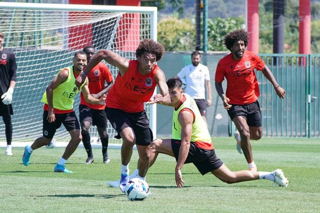 Calvin Stengs (OGC Nice) FOOTBALL : Reprise de l™entrainement de l™OGC Nice - Nice - 29 06 2022 NorbertScanella Panoramic 
