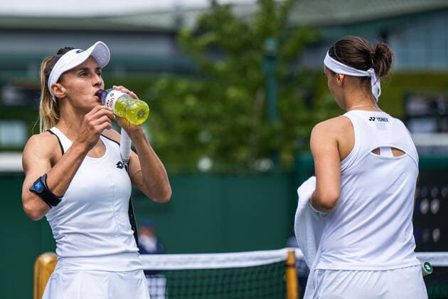 220629 Lesia Tsurenko and Anhelina Kalinina of Ukraine compete in a second round singles tennis match during day 3 of the Wimbledon on June 29, 2022 in London. Photo: Mathias Bergeld BILDBYRAN kod MB MB0414 tennis wimbledon day 3 bbeng ukraina ukraine Copyright: MATHIASxBERGELD BB220629MB020