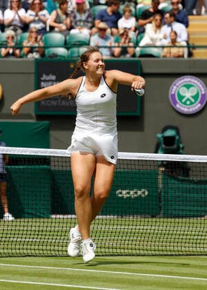 Jule Niemeier (GER) jubelt nach dem Sieg, Jubel, Freude, Emotion Tennis - Wimbledon 2022 - Grand Slam ITF ATP, Tennis Herren WTA, Tennis Damen - AELTC - London - - Great Britain - 29 June 2022. Copyright: xJuergenxHasenkopfx
