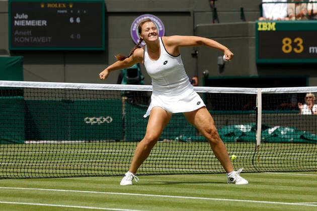 Jule Niemeier (GER) jubelt nach dem Sieg, Jubel, Freude, Emotion Tennis - Wimbledon 2022 - Grand Slam ITF ATP, Tennis Herren WTA, Tennis Damen - AELTC - London - - Great Britain - 29 June 2022. Copyright: xJuergenxHasenkopfx