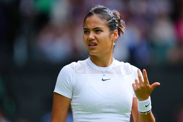 Mandatory Credit: Photo by Javier Garcia Shutterstock (13008249dt) Emma Raducanu during her second round match Wimbledon Tennis Championships, Day 3, The All England Lawn Tennis and Croquet Club, London, UK - 29 Jun 2022 Wimbledon Tennis Championships, Day 3, The All England Lawn Tennis and Croquet Club, London, UK - 29 Jun 2022  Copyright: xJavierxGarcia Shutterstockx 13008249dt