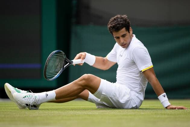 Mandatory Credit: Photo by Ella Ling Shutterstock (13008247cf) Jaume Munar falls during his second round match Wimbledon Tennis Championships, Day 3, The All England Lawn Tennis and Croquet Club, London, UK - 29 Jun 2022 Wimbledon Tennis Championships, Day 3, The All England Lawn Tennis and Croquet Club, London, UK - 29 Jun 2022  Copyright: xEllaxLing Shutterstockx 13008247cf