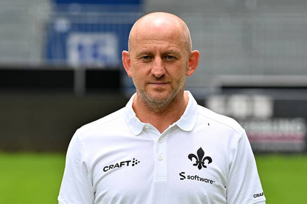 29.06.2022, xfux, Fussball 2.Bundesliga, SV Darmstadt 98 Fototermin Porträttermin 2022 23 xptt, emonline, emspor, v.l. Trainer Torsten Lieberknecht, SV Darmstadt 98, 2.BL, Porträttermin 2022 2023 (DFL DFB REGULATIONS PROHIBIT ANY USE OF PHOTOGRAPHS as IMAGE SEQUENCES and or QUASI-VIDEO) Darmstadt