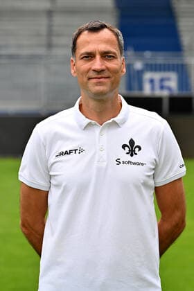 29.06.2022, xfux, Fussball 2.Bundesliga, SV Darmstadt 98 Fototermin Porträttermin 2022 23 xptt, emonline, emspor, v.l. Co-Trainer Kai Peter Schmitz, SV Darmstadt 98, 2.BL, Porträttermin 2022 2023 (DFL DFB REGULATIONS PROHIBIT ANY USE OF PHOTOGRAPHS as IMAGE SEQUENCES and or QUASI-VIDEO) Darmstadt