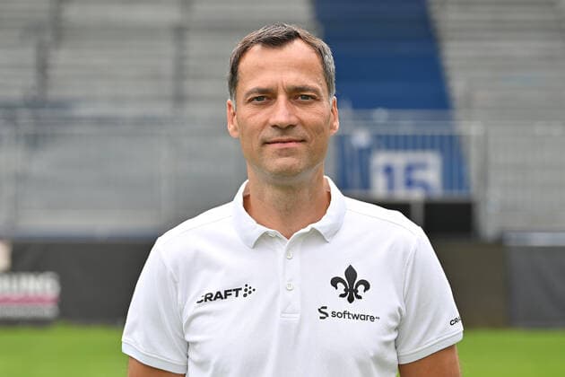 29.06.2022, xfux, Fussball 2.Bundesliga, SV Darmstadt 98 Fototermin Porträttermin 2022 23 xptt, emonline, emspor, v.l. Co-Trainer Kai Peter Schmitz, SV Darmstadt 98, 2.BL, Porträttermin 2022 2023 (DFL DFB REGULATIONS PROHIBIT ANY USE OF PHOTOGRAPHS as IMAGE SEQUENCES and or QUASI-VIDEO) Darmstadt