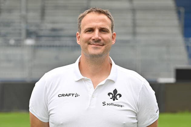 29.06.2022, xfux, Fussball 2.Bundesliga, SV Darmstadt 98 Fototermin Porträttermin 2022 23 xptt, emonline, emspor, v.l. Rehatrainer Florian Bauer, SV Darmstadt 98, 2.BL, Porträttermin 2022 2023 (DFL DFB REGULATIONS PROHIBIT ANY USE OF PHOTOGRAPHS as IMAGE SEQUENCES and or QUASI-VIDEO) Darmstadt