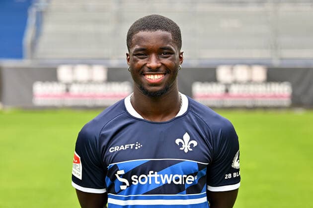 29.06.2022, xfux, Fussball 2.Bundesliga, SV Darmstadt 98 Fototermin Porträttermin 2022 23 xptt, emonline, emspor, v.l. Braydon Manu, SV Darmstadt 98, 2.BL, Porträttermin 2022 2023 (DFL DFB REGULATIONS PROHIBIT ANY USE OF PHOTOGRAPHS as IMAGE SEQUENCES and or QUASI-VIDEO) Darmstadt