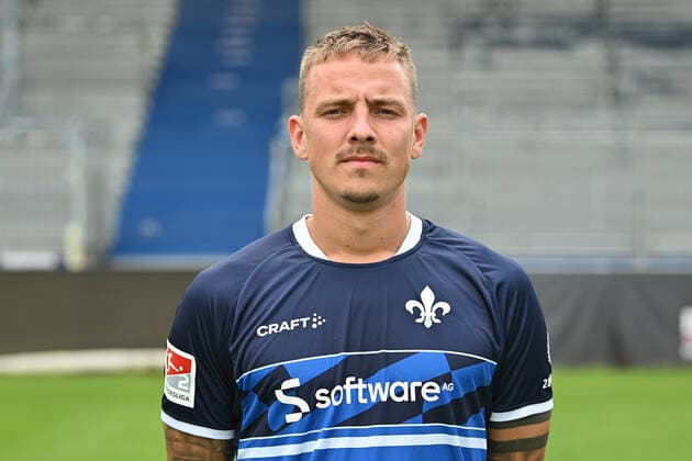 29.06.2022, xfux, Fussball 2.Bundesliga, SV Darmstadt 98 Fototermin Porträttermin 2022 23 xptt, emonline, emspor, v.l. Phillip Tietz, SV Darmstadt 98, 2.BL, Porträttermin 2022 2023 (DFL DFB REGULATIONS PROHIBIT ANY USE OF PHOTOGRAPHS as IMAGE SEQUENCES and or QUASI-VIDEO) Darmstadt