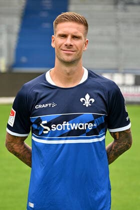 29.06.2022, xfux, Fussball 2.Bundesliga, SV Darmstadt 98 Fototermin Porträttermin 2022 23 xptt, emonline, emspor, v.l. Tobias Kempe, SV Darmstadt 98, 2.BL, Porträttermin 2022 2023 (DFL DFB REGULATIONS PROHIBIT ANY USE OF PHOTOGRAPHS as IMAGE SEQUENCES and or QUASI-VIDEO) Darmstadt