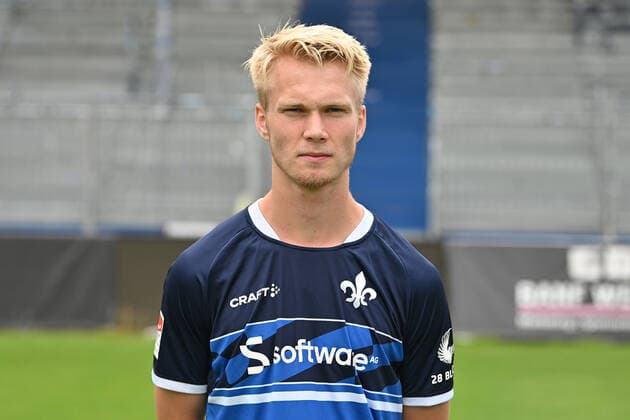 29.06.2022, xfux, Fussball 2.Bundesliga, SV Darmstadt 98 Fototermin Porträttermin 2022 23 xptt, emonline, emspor, v.l. Magnus Warming, SV Darmstadt 98, 2.BL, Porträttermin 2022 2023 (DFL DFB REGULATIONS PROHIBIT ANY USE OF PHOTOGRAPHS as IMAGE SEQUENCES and or QUASI-VIDEO) Darmstadt